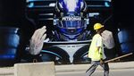 Wow, Ada Mobil Balap Mejeng di Bandara Arab Saudi