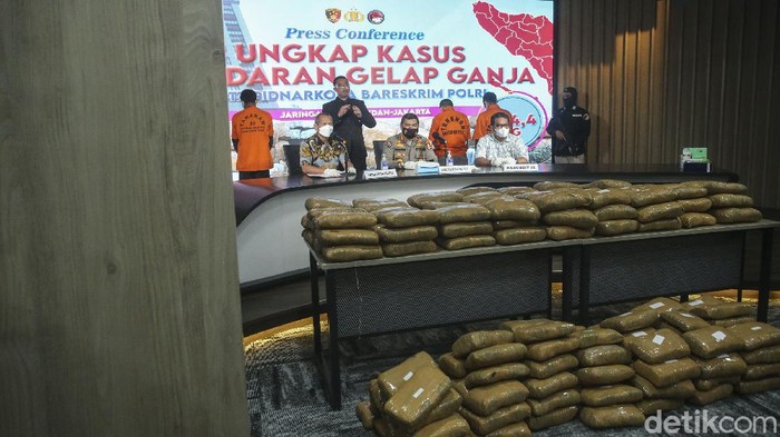 224 Kg Ganja Jaringan Aceh-Medan-Jakarta Diringkus Polisi 224 Kg Ganja Jaringan Aceh-Medan-Jakarta Diringkus Polisi
