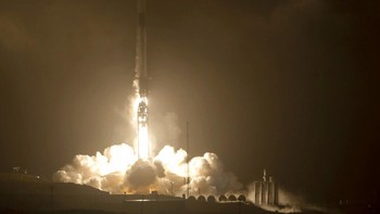 Misi ini bernama Double Asteroid Redirection Test (DART) yang bernilai US$330 juta. Menumpang di atas roket SpaceX, DART telah meluncur untuk menjalankan misinya. AP/Bill Ingalls