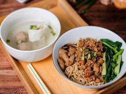 Cerita Mantan Pegawai Bank BUMN Banting Setir Jualan Bakmi