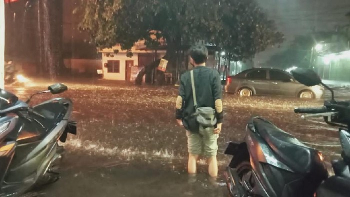 Banjir di Kota Medan pada Kamis (25/11) malam. (dok BPBD Medan)