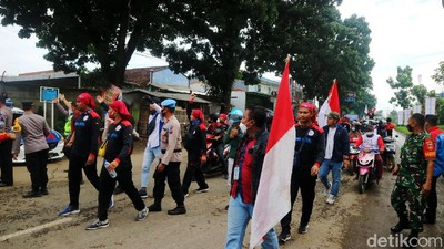 Kenaikan UMK Rendah, Buruh Demo di Kantor Bupati Jepara