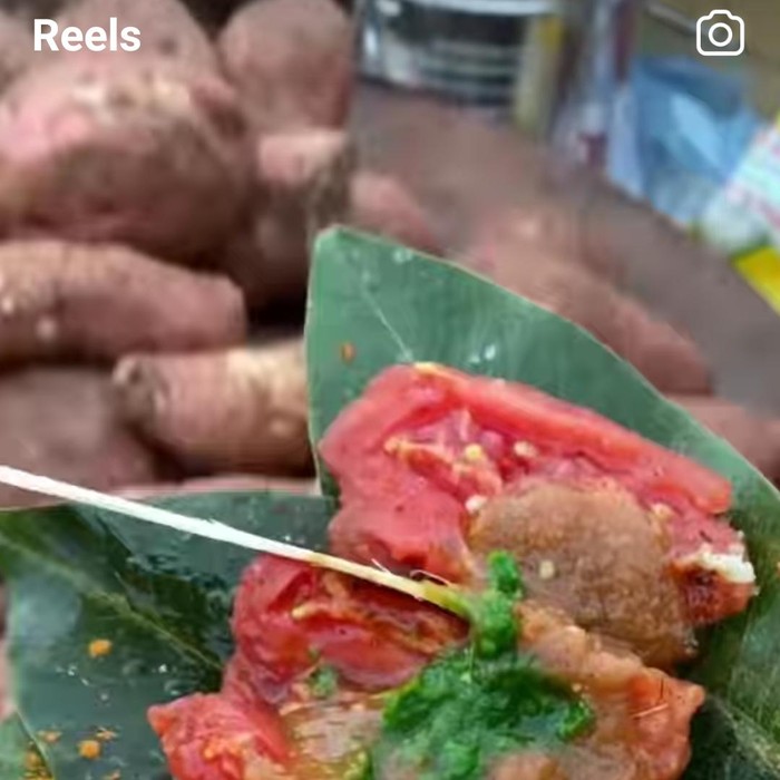Camilan Tomat Khas India Ini Dimasak Menggunakan Pasir, Seperti Ini Rasanya