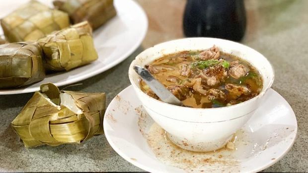 5 Fakta Menarik Coto Makassar Enak Disantap Pakai Buras
