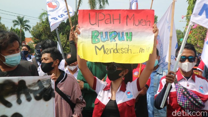 Demo buruh di Jepara, Jumat (26/11/2021).