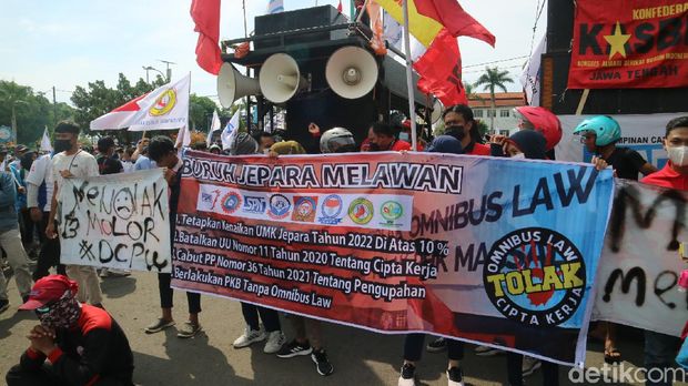 Demo buruh di Jepara, Jumat (26/11/2021).