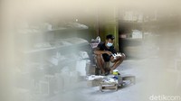 Kerajinan yang dibikin di desa ini bermacam-macam jenisnya, mulai dari perabotan rumah tangga seperti meja, kursi, hingga sendok dan garpu, sampai barang kesenian seperti wayang.