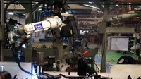 Komponen-komponen yang diproduksi seperti badan dan chassis kendaraan menggunakan high-tensile steel, battery pack, sensor-sensor, battery management system, hingga wiring harness.