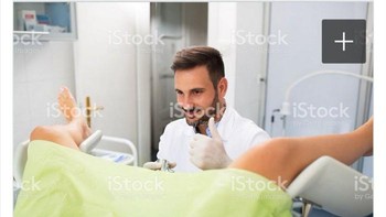 Memberikan jempol saat pemeriksaan. Foto: Twitter via Boredpanda