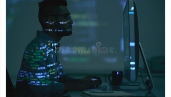 Kerja di ruang gelap. Foto: Twitter via Boredpanda