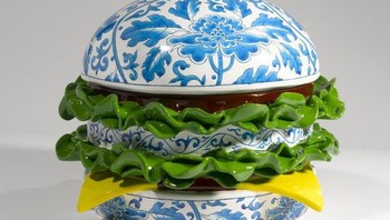 Pajangan keramik berbentuk hamburger. Foto: Brightside