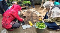Kabid Pengembangan Kapasitas dan Promosi Pariwisata Dinparbud Purworejo, Endah Hanna Rosanti, menjelaskan, setelah berangkat dari balai desa setempat, para peserta kemudian membelah perkampungan menuju spot wisata satu ke spot wisata lain di desa yang telah ditetapkan sebagai desa wisata sejak 2016 ini. Pertama mereka berkunjung ke salah satu tempat pembibitan tanaman buah dan hias.   