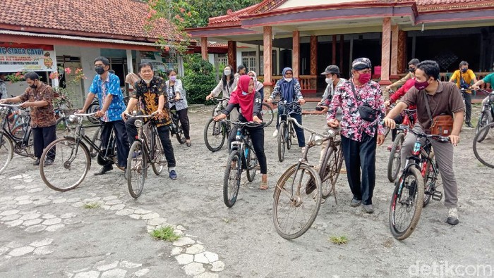 Dinas Pariwisata dan Kebudayaan (Dinparbud) Kabupaten Purworejo, Jawa Tengah menggelar kegiatan uji paket wisata. Kegiatan yang diikuti oleh beberapa stakeholder itu bertujuan untuk menilai kesiapan desa wisata dalam menerima wisatawan setelah tidur panjang karena pandemi COVID-19.