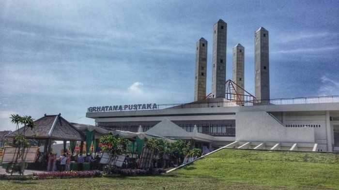 Grhatama Pustaka Yogyakarta.