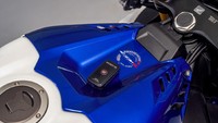 Berminat meminangnya? Honda CBR1000RR-R SP Fireblade Edisi Spesial 30 Tahun dengan warna khas Honda Tricolor ini dipasarkan dengan banderol Rp1,058 miliar on the road wilayah DKI Jakarta. Foto: Dok. Honda