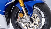 Tenaganya yang besar didukung oleh pengereman Brembo Dual Front Disc Brake Radial 4 piston 330mm. Sedangkan bagian belakang menggunakan peranti rem Brembo 2 piston 220 mm. Foto: Dok. Honda