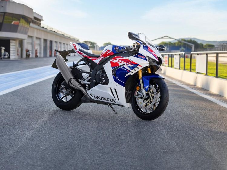 Lihat Lebih Dekat Gantengnya Honda CBR1000RR-R Fireblade Edisi 30 Tahun
