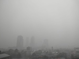 Hujan Disertai Angin Kencang Guyur Jaksel, Diprediksi hingga Pukul 18.30