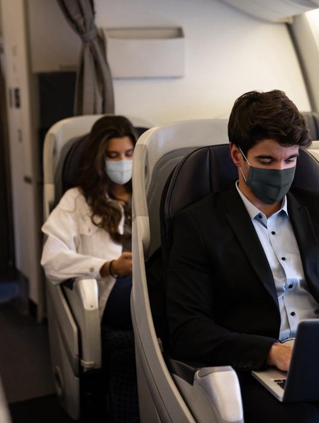 Pura-pura Tajir, Pasangan Tahan Antrean Pesawat Demi Foto di Business Class