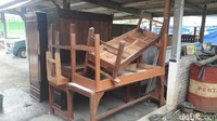 Paliyem mengaku tidak tahu-menahu DRS menjual perabotan rumah itu ke mana. Paliyem hanya mengetahui jenis perabotan rumah yang dijual DRS.