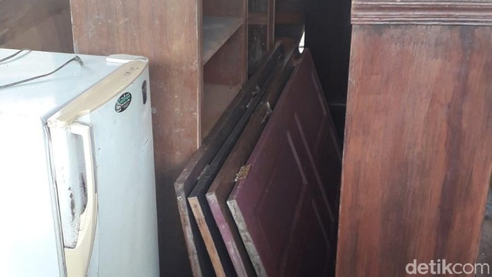 Ini Bukti Genting yang Dipreteli Anak Bucin di Bantul Pemuda di Kabupaten Bantul, DRS (24), menguras perabotan hingga mempreteli genting rumah ibunya demi menuruti keinginan sang pacar.