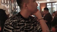 Jika sedang tidak sibuk bertanding dan main game, Lemon asyik nongkrong di kafe kekinian. Ia juga punya followers lebih dari 2 juta di Instagramnya. Foto: Instagram @ikhsan