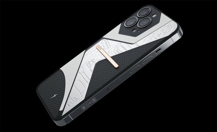 iPhone 13 Pro Tesla