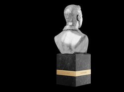 iPhone 13 Ini Dihiasi Lelehan Mobil Tesla, Cocok Buat Fans Elon Musk