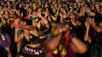PBB menekankan bahwa pemangku kebijakan di seluruh dunia harus meningkatkan pelayanan yang bisa digapai oleh penyintas dengan mudah dan cepat baik di sektor kepolisian, keadilan, Kesehatan, dan sosial. AP/Esteban Felix  