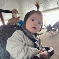 Sheila Marcia sendiri telah membuatkan akun Instagram khusus untuk sang putra. Di akun Instagram @jeromezevemmanuel, Sheila kerap kali membangikan foto-foto baby Jerome yang terlihat lucu dan selalu menggemaskan. Foto: Instagram/@jeromezevemmanuel