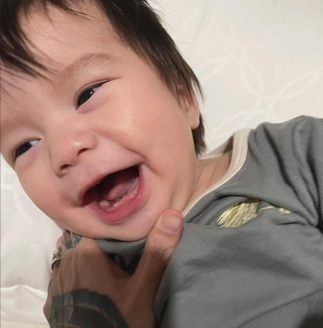 Baby Jerome sendiri merupakan anak keempat Sheila Marcia. Sheila diketahui telah memiliki 3 orang anak dari pernikahan sebelumnya. Foto: Instagram/@jeromezevemmanuel