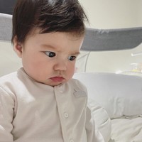 Baby Jerome sendiri memiliki darah keturunan Belanda dan Jerman dari ibunya, Sheila Marcia. Tak heran jika paras baby Jerome tampak kebule-bulean. Foto: Instagram/@jeromezevemmanuel