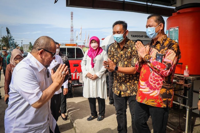 Ketua DPD RI AA LaNyalla Mahmud Mattalitti meninjau langsung progres pembangunan jalan Tol Padang-Pekanbaru di Padang Pariaman, Sumatera Barat hari ini.