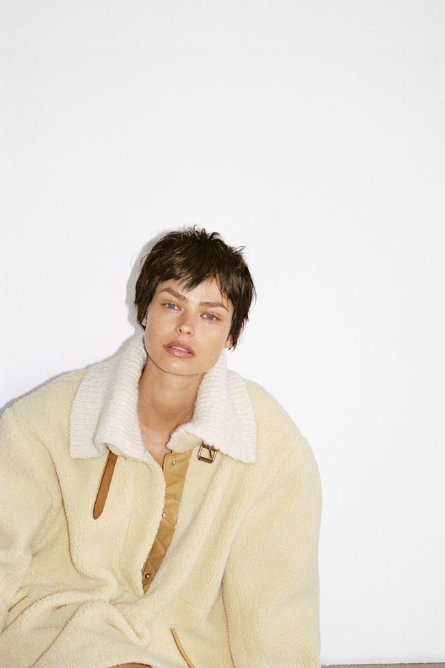 Pantai di Normandia, Prancis menjadi inspirasi Koleksi terbaru Isabel Marant untuk pra musim semi 2022. Foto: Dok. Isabel Marant.