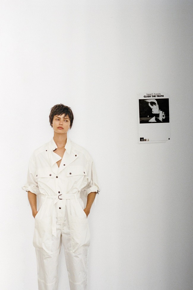 Pantai di Normandia, Prancis menjadi inspirasi Koleksi terbaru Isabel Marant untuk pra musim semi 2022. Foto: Dok. Isabel Marant.