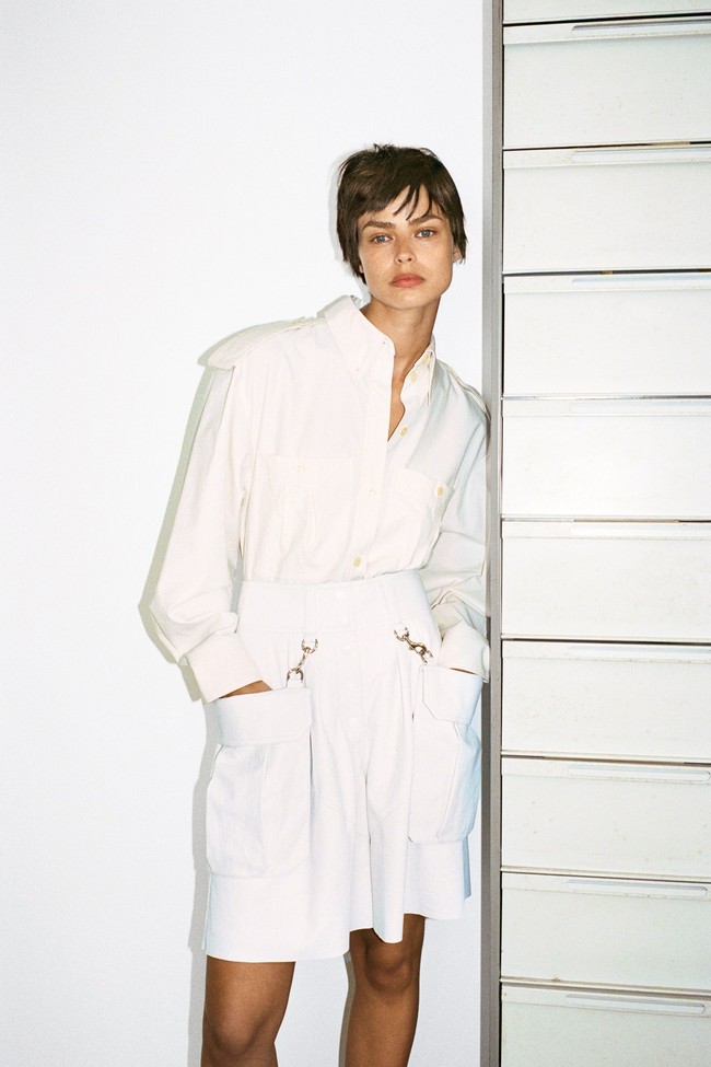 Pantai di Normandia, Prancis menjadi inspirasi Koleksi terbaru Isabel Marant untuk pra musim semi 2022. Foto: Dok. Isabel Marant.