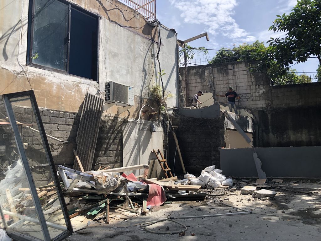 Kondisi Bangunan Kafe di Kemang yang Dibongkar