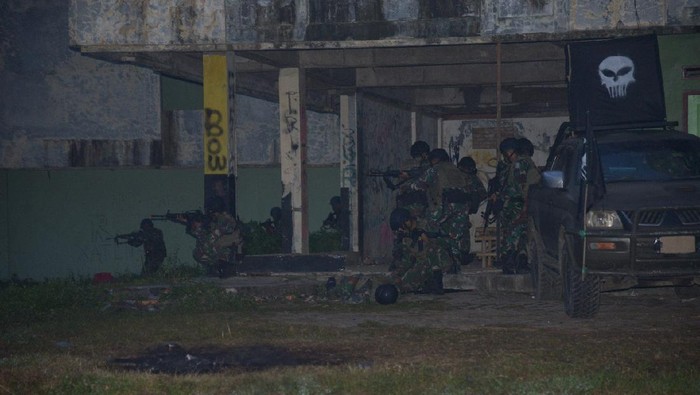 Latihan tempur Marinir TNI AL di Karawang