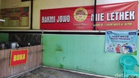 Penjual bakmi Jawa di Jakarta memang sangat banyak tetapi tidak dengan penjual mie lethek. Mie asli Bantul ini ternyata kurang populer di ibu kota padahal di tempat asalnya terbilang sebagai primadona.  Foto: detikFood/Devi S. Lestari