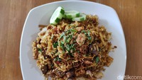 Pembelinya bukan hanya dari kawasan Depok saja. Banyak yang datang dari Jakarta bahkan Tangerang demi mengobati rindu pada rasa mie lethek.  Di sini juga ada menu bakmi Jawa dan magelangan.Foto: detikFood/Devi S. Lestari