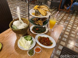 Lesehan Kampung Kecil : Mantap Gurih Gurame Terbang Kremes Dicocol Teri Pete Balado