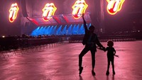 Ia pun melahirkan anak ke-8 sang rocker pada Desember 2016 lalu. Dok. Instagram