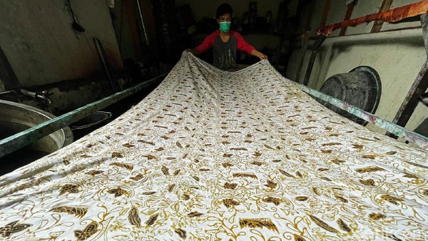 Melihat Batik Unik Khas Sumbar yang Terbuat dari Tanah Liat
