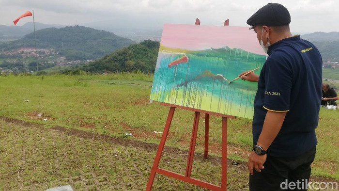 Merasakan sensasi melukis panorama alam dari ketinggian di Sumedang