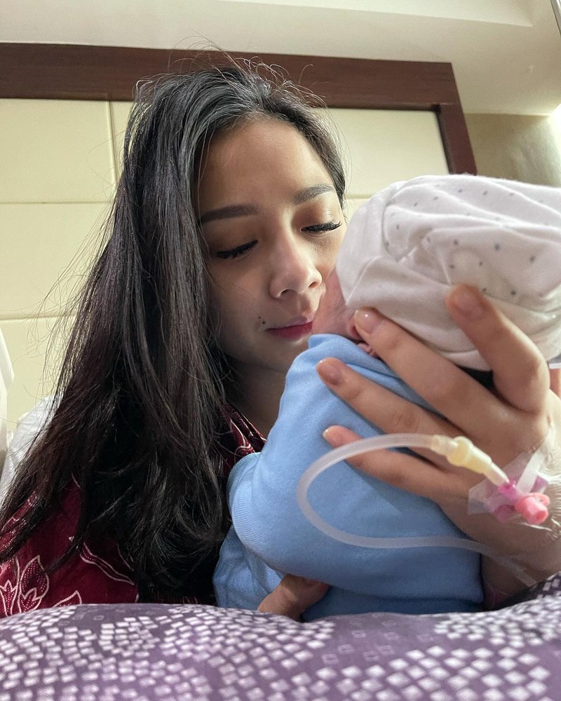 Momen Makan dan Ngidam Seru Nagita Slavina yang Baru Melahirkan Anak Kedua
