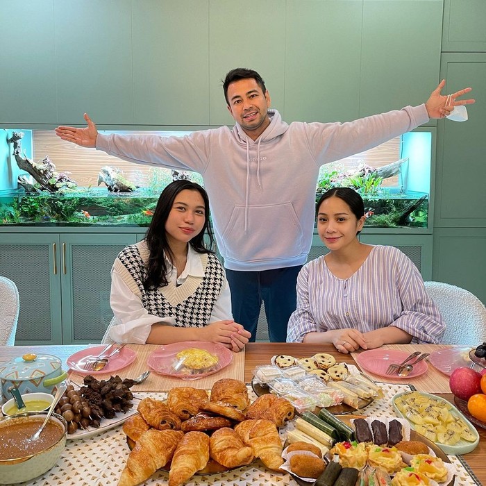 Momen Makan dan Ngidam Seru Nagita Slavina yang Baru Melahirkan Anak Kedua Momen Makan dan Ngidam Seru Nagita Slavina yang Baru Melahirkan Anak Kedua