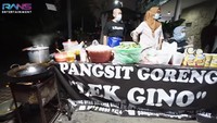 Tak mau repot antre jajanan viral, Raffi memboyong gerobak hingga penjual makanan ini ke rumahnya di Andara. Istri sultan Andara ini pun bisa menikmati pangsit Lek Gino tanpa antre panjang.  Foto: Instagram @raffinagita1717/ YouTube Rans Entertainment