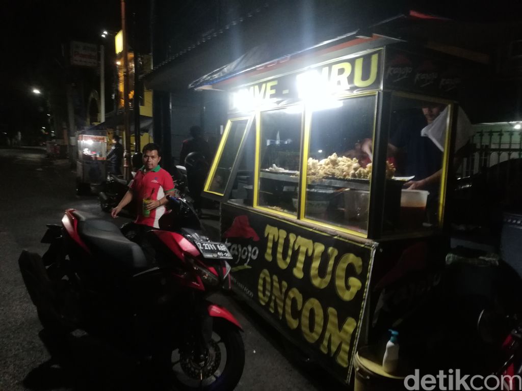 Nikmat! Nasi Tutug Oncom Plus Gorengan Rp 5 Ribuan di Sumedang
