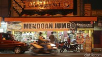 Dalam Ekspedisi 3.000 Kilometer bersama Wuling, tim detikcom berburu tempe mendoan langsung di Purwokerto, ibu kota Banyumas.