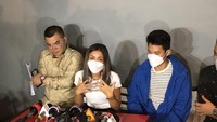 Lantaran tidak jadi membeli rumah, Nirina Zubir langsung mengembalikan uang tersebut ke rekening Riri Khasmita. Foto: Hanafi/detikcom